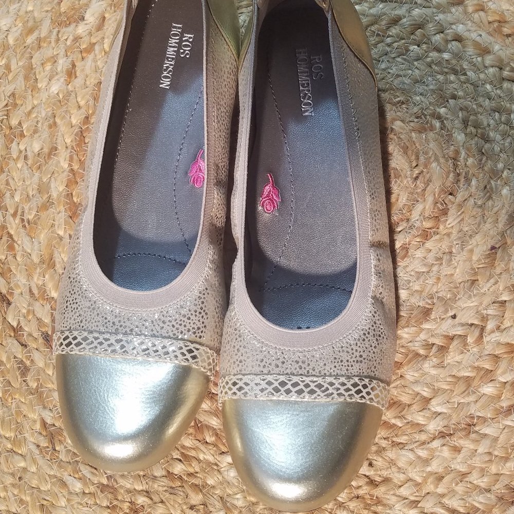 Ros Hommerson Ronnie Flat, Gold Metallic Snake Print, Size 8.5, NWOB